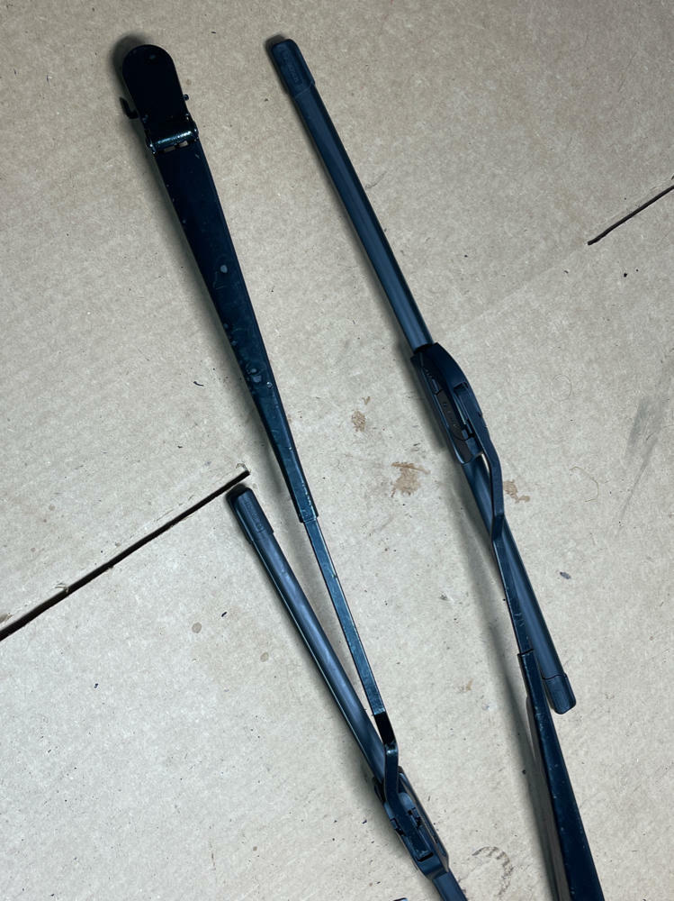 1999-04 Ford Mustang GT Roush Saleen Wiper Arms & Blades 189