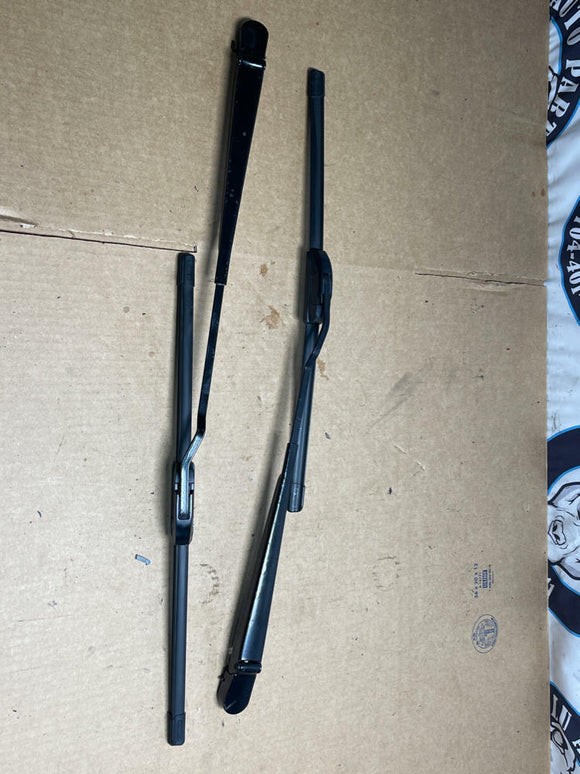 1999-04 Ford Mustang GT Roush Saleen Wiper Arms & Blades 189