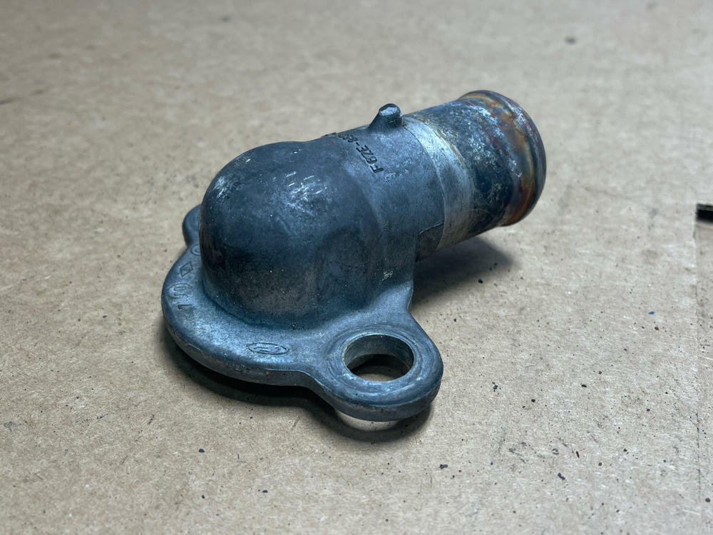 1999-04 Ford Mustang GT 4.6 2V Thermostat Housing 189