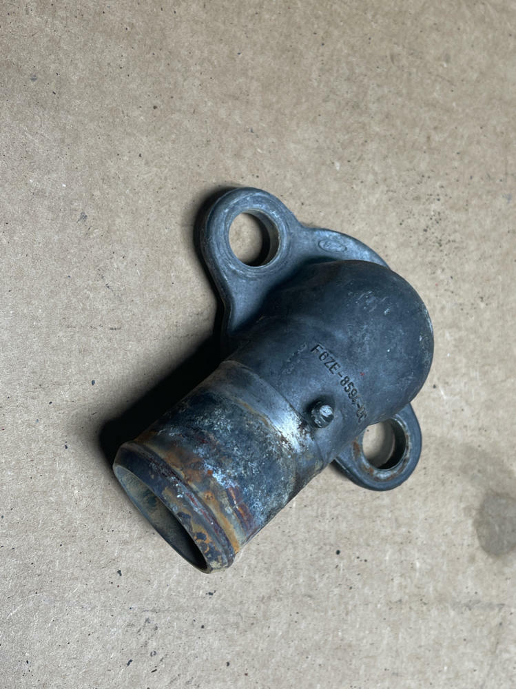 1999-04 Ford Mustang GT 4.6 2V Thermostat Housing 189
