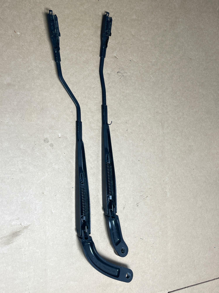 2018-23 Ford Mustang GT Wiper Arms Pair 206