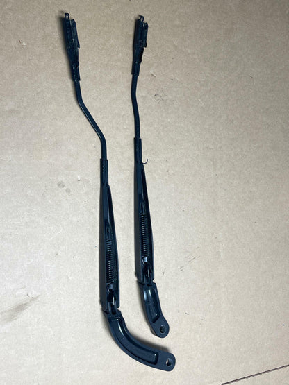 2018-23 Ford Mustang GT Wiper Arms Pair 206