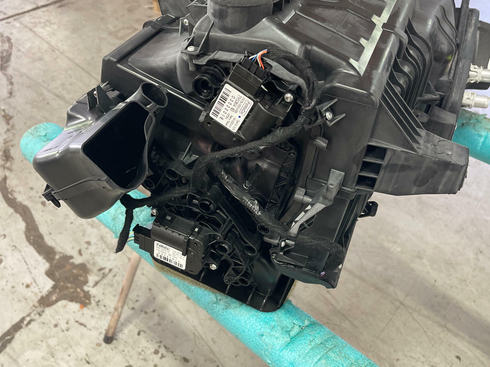 2018-23 Ford Mustang GT Heater Core HVAC Box Assembly 205