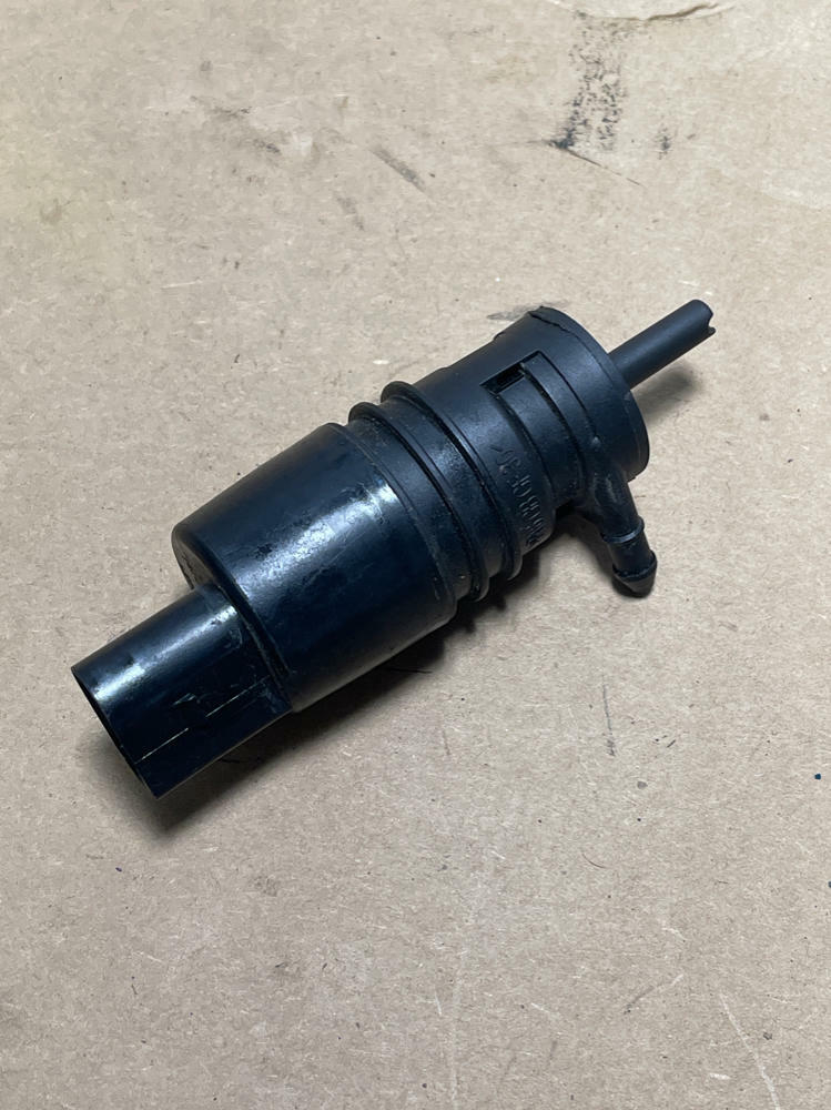 2018-23 Ford Mustang Wiper Fluid Reservoir Motor 204
