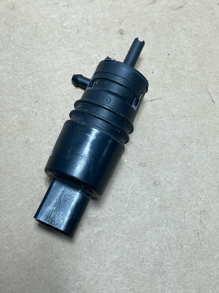 2018-23 Ford Mustang Wiper Fluid Reservoir Motor 204