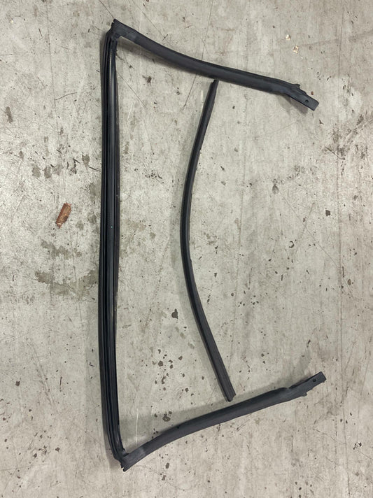 2003-04 Ford Mustang SVT Cobra Driver Door Weather Stripping Convertible 208