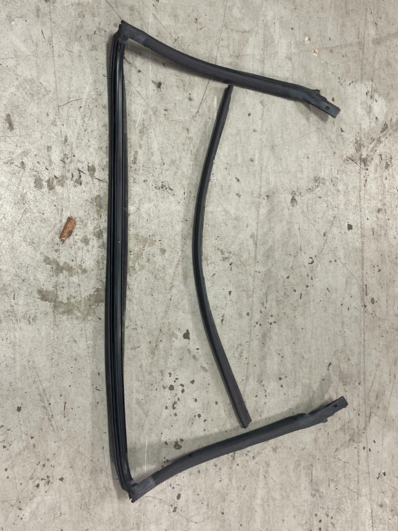2003-04 Ford Mustang SVT Cobra Driver Door Weather Stripping Convertible 208