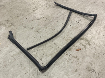 2003-04 Ford Mustang SVT Cobra Driver Door Weather Stripping Convertible 208