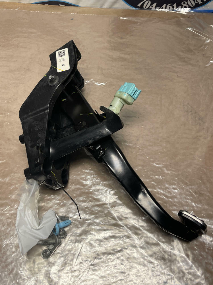 2015-23 Ford Mustang  Automatic 10R80 Pedal Assembly 212