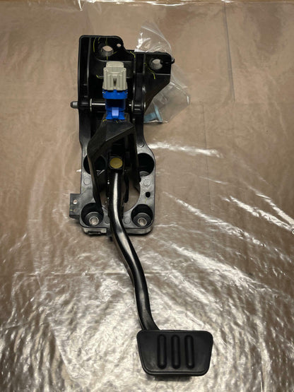 2015-17 Ford Mustang GT 6R80 Brake Pedal Assembly 214