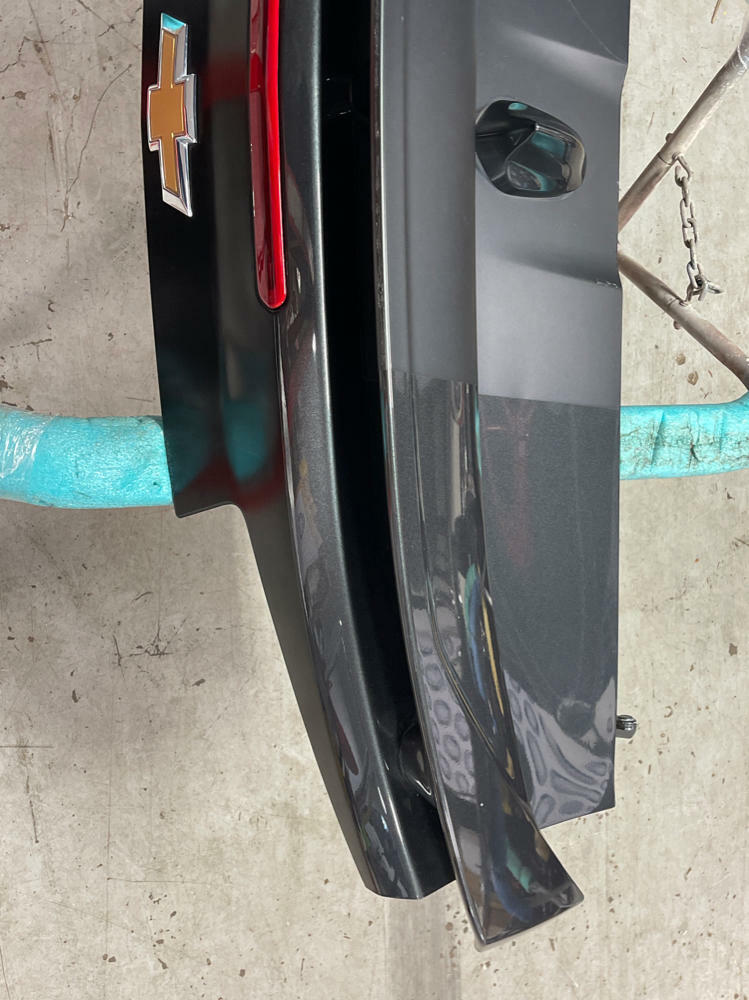 2016-23 Chevrolet Camaro SS Trunk Lid & Spoiler 38k Miles OEM 199