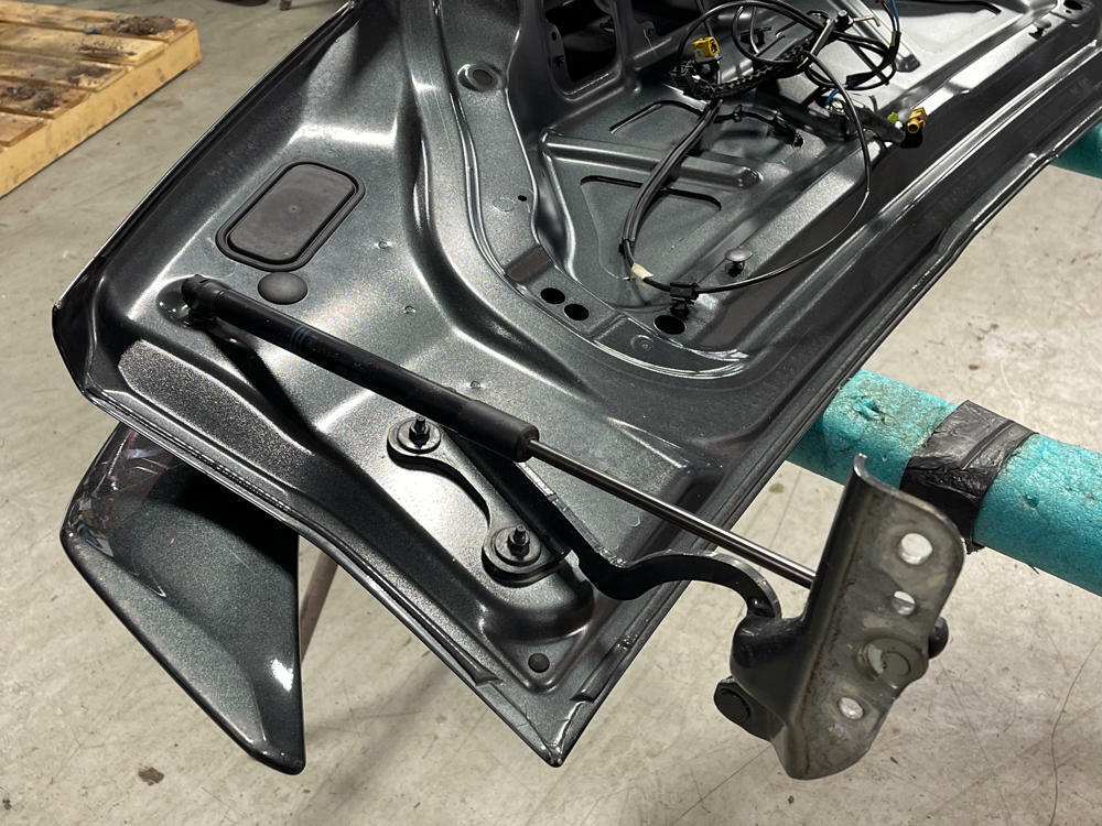 2016-23 Chevrolet Camaro SS Trunk Lid & Spoiler 38k Miles OEM 199