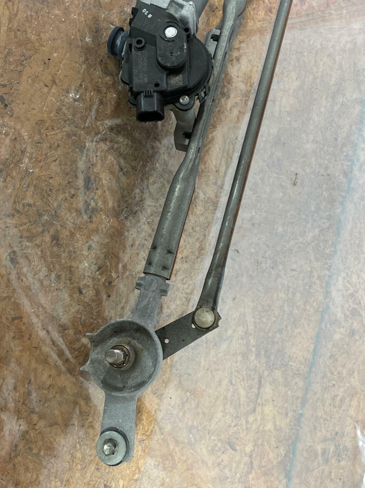 2016-23 Chevrolet Camaro SS Wiper Arm Assembly- w/ Motor 199