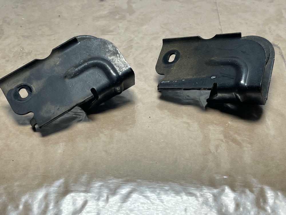 1999-04 Ford Mustang SVT GT Radiator Mounts 233