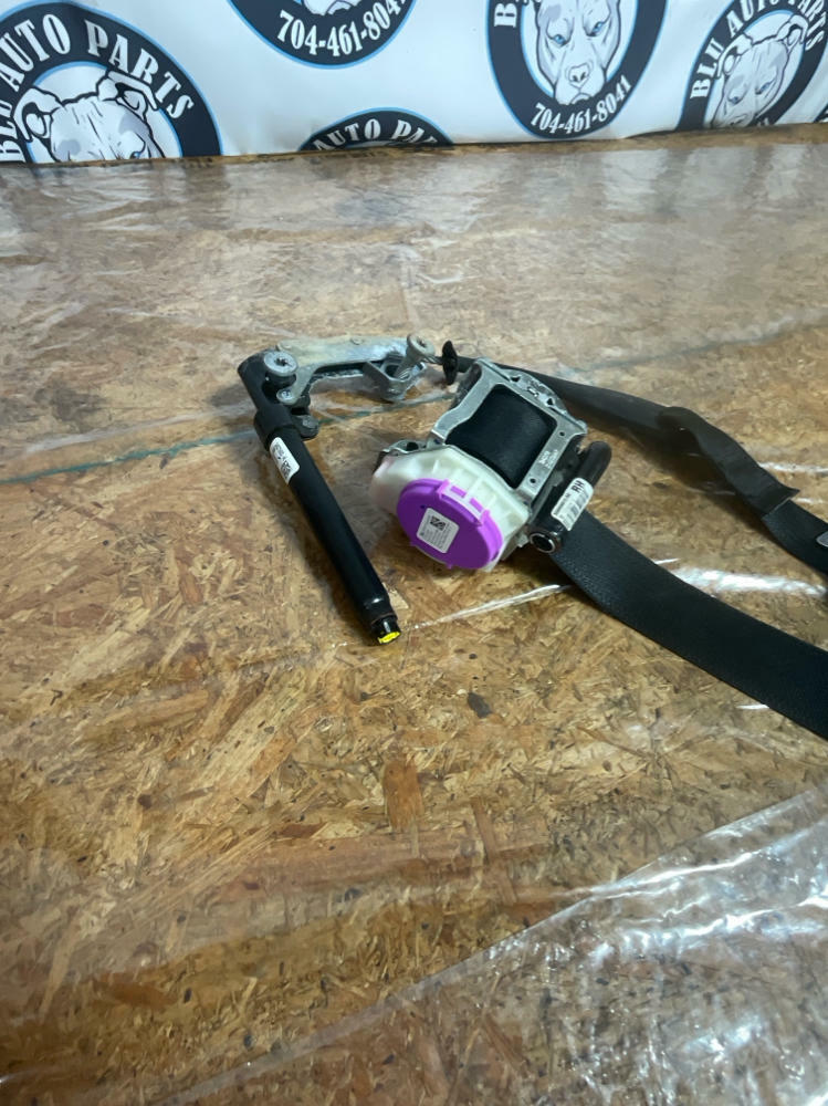 2015-17 Ford Mustang GT Passenger Front RH Seat Belt 224