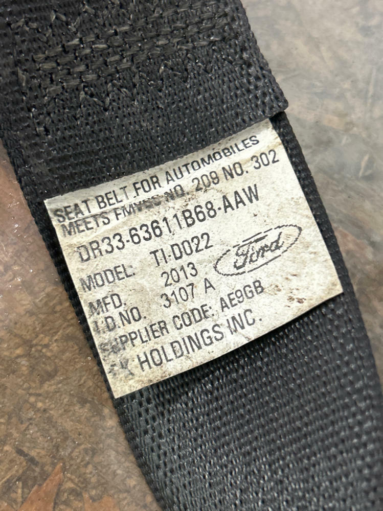 2011-14 Ford Mustang GT Rear Left Seat Belt w/ Buckle (x1) 231