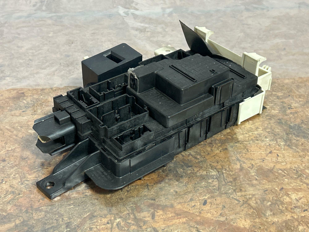 2011-14 Ford Mustang GT 5.0 6R80 Body Control Module 231