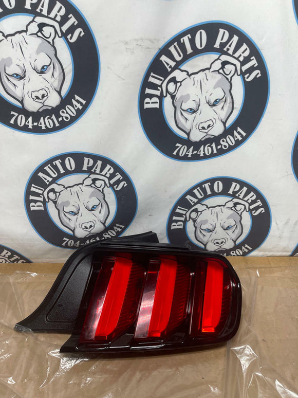 2015-17 Ford Mustang Passenger RH Tailight 237