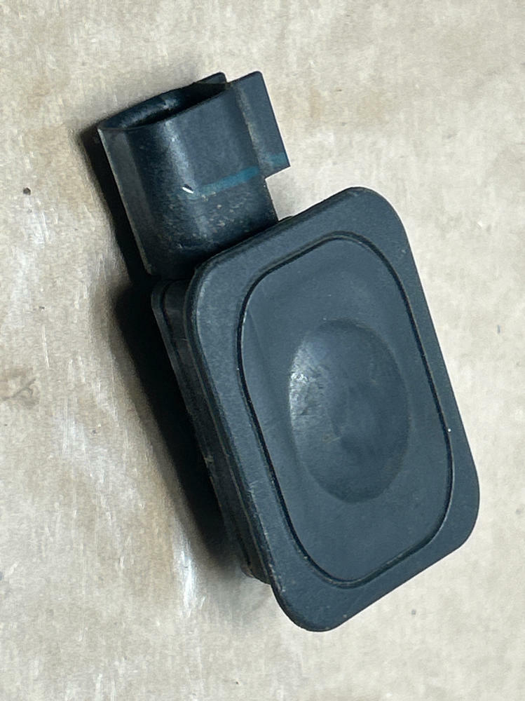 2015-17 Ford Mustang GT Trunk Release Button   236