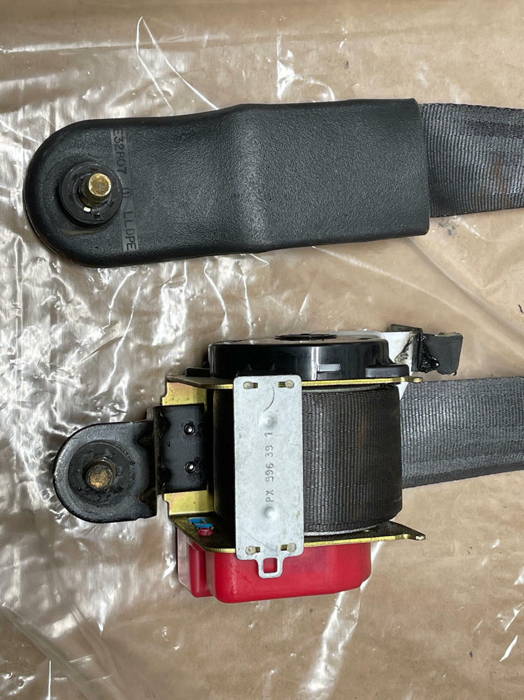2003-04 Ford Mustang SVT Cobra Front LH Driver Seat Belt- for Coupe 270