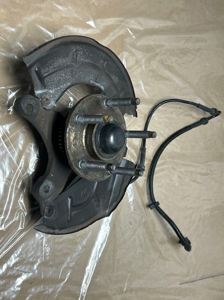 2003-04 Ford Mustang SVT Cobra Front RH Spindle Assembly- w/ ABS Sensor 270