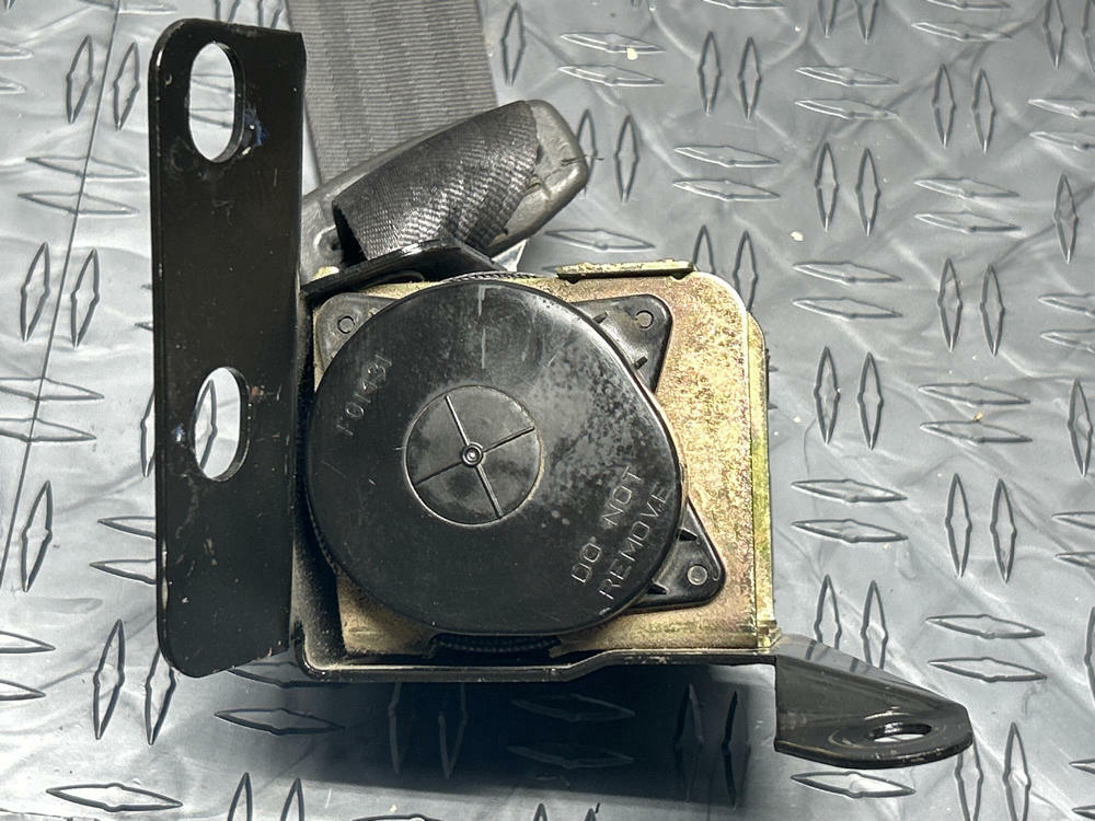 1999-04 Ford Mustang GT Saleen Convertible Front RH Seat Belt 245