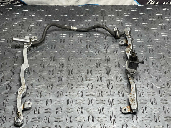 1999-04 Ford Mustang GT/Saleen 4.6 2V OEM Fuel Rail 243