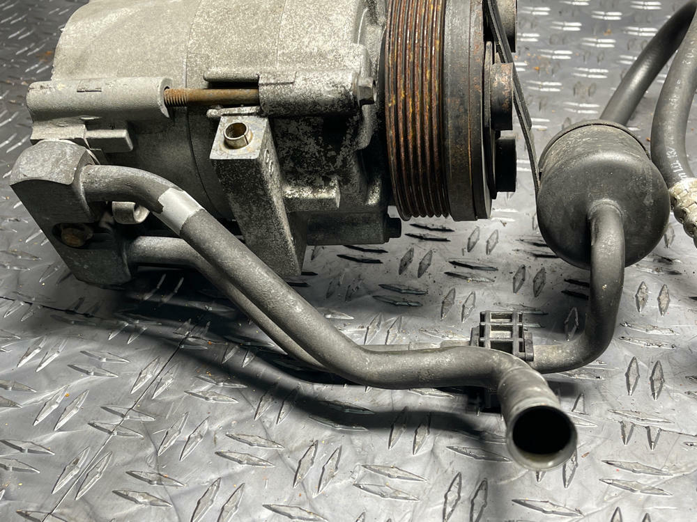 1999-04 Ford Mustang GT/Saleen 4.6 2V A/C Compressor w/ Manifold 243