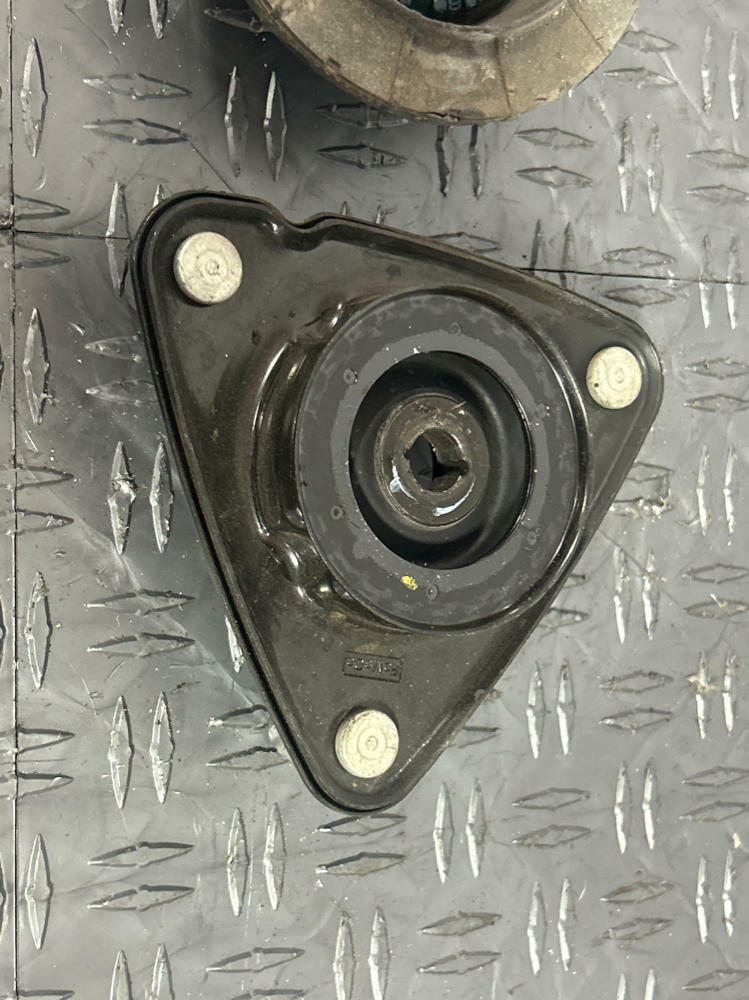 2015-23 Ford Mustang GT Driver LH OEM Strut Hat- w/ Hardware 268