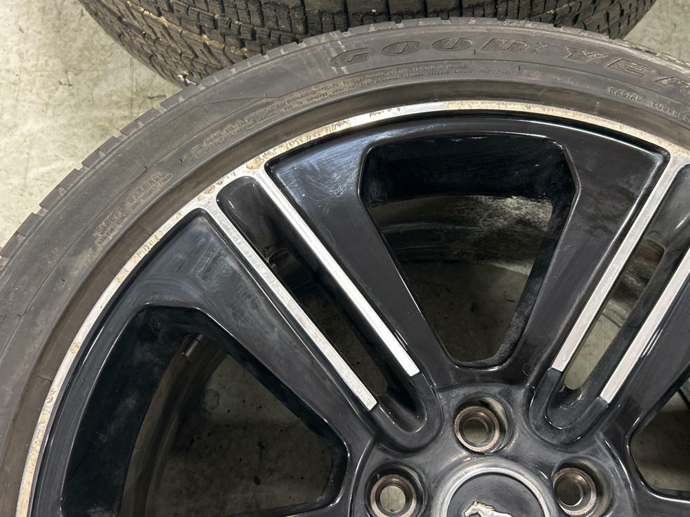 2013-14 Ford Mustang GT/CS Wheel & Tire Combo 259