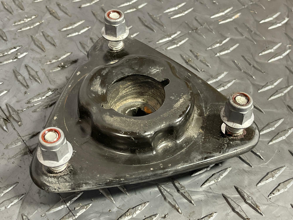2015-23 Ford Mustang Strut Tops Pair LH/RH OEM 258