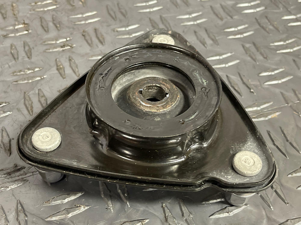 2015-23 Ford Mustang Strut Tops Pair LH/RH OEM 258