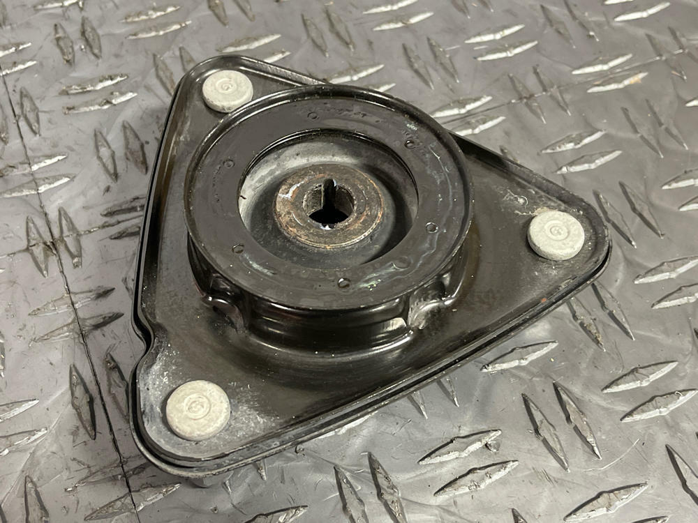2015-23 Ford Mustang Strut Tops Pair LH/RH OEM 258