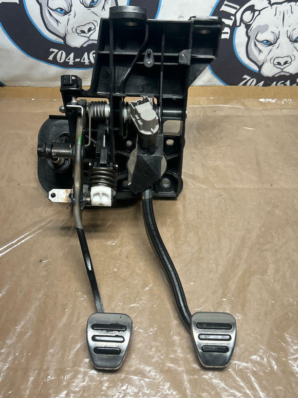 2013-14 Ford Mustang GT MT82 6 Speed Pedal Assembly 232