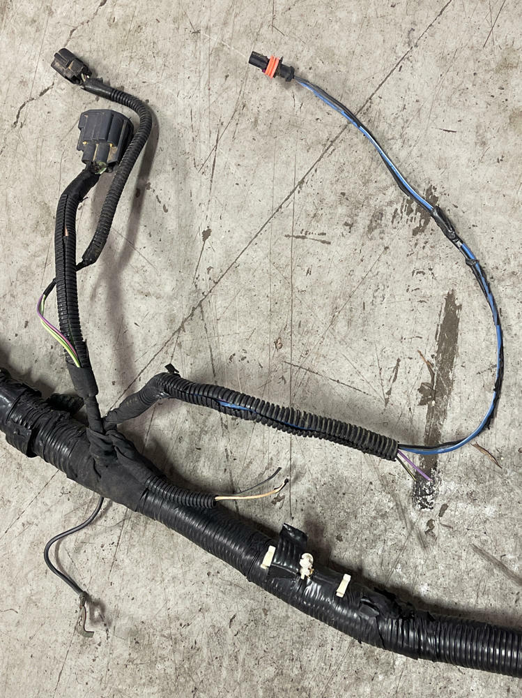 2011-12 Ford Mustang GT Engine Bay Wire Harness Fuse Box CR3T-14290-FG