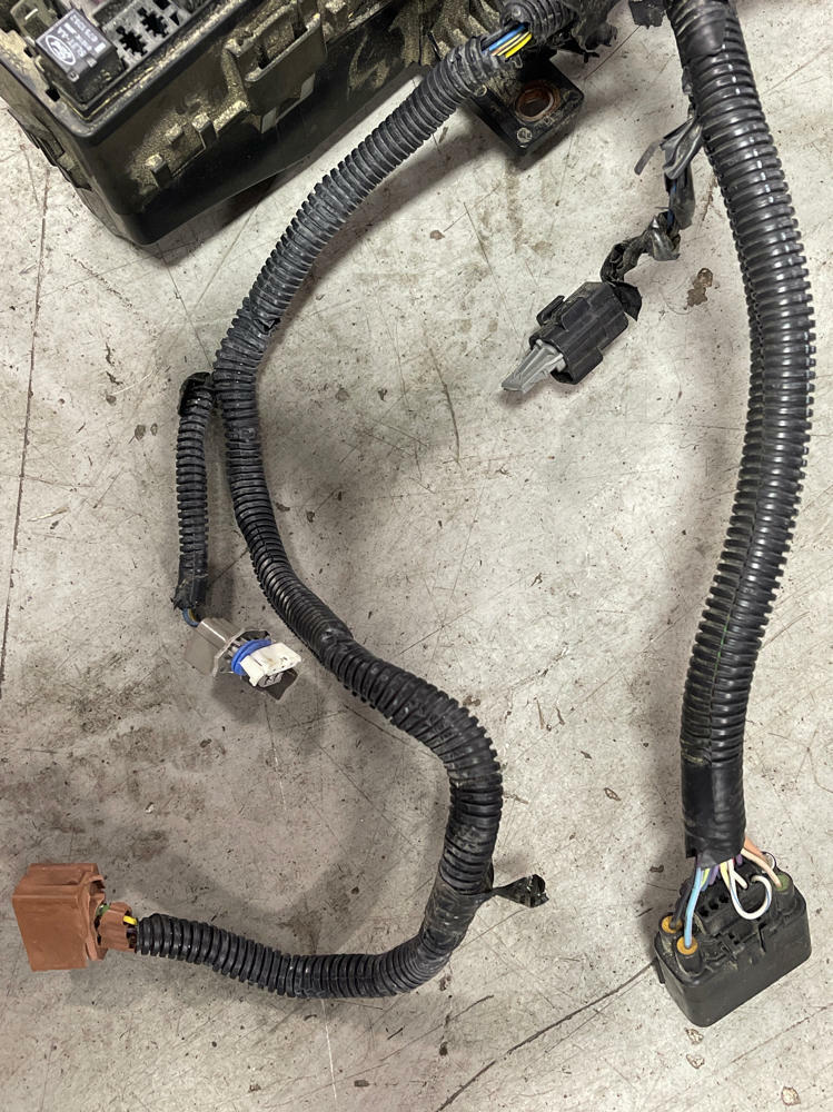 2011-12 Ford Mustang GT Engine Bay Wire Harness Fuse Box CR3T-14290-FG