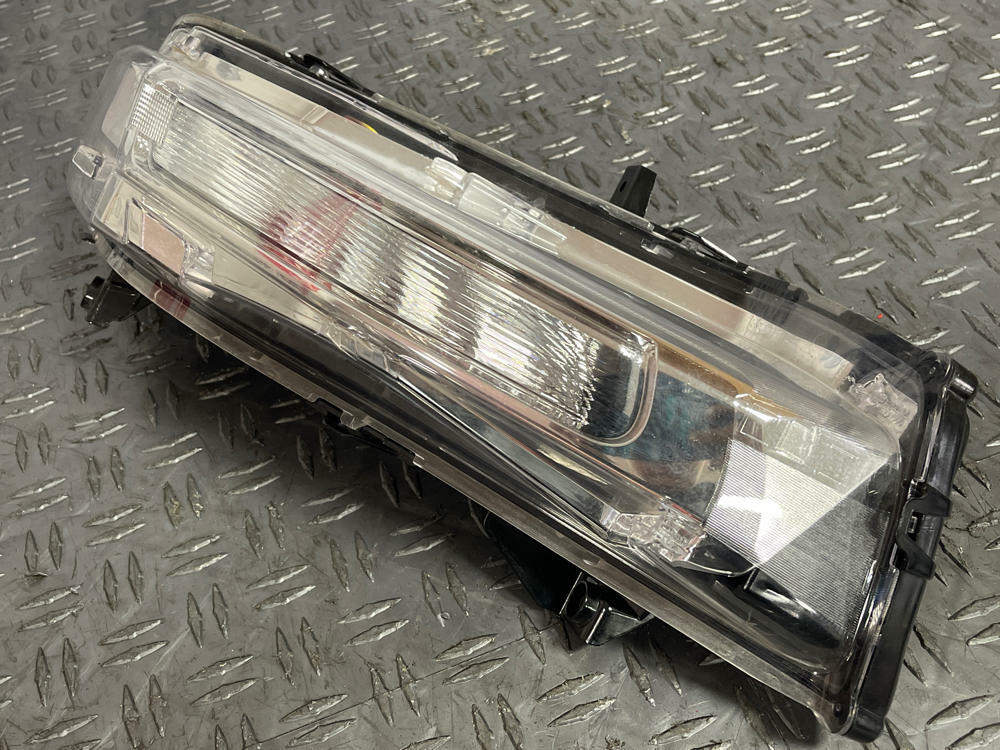 2018-23 Ford Mustang GT OEM Passenger RH Turn Signal Fog Light 275