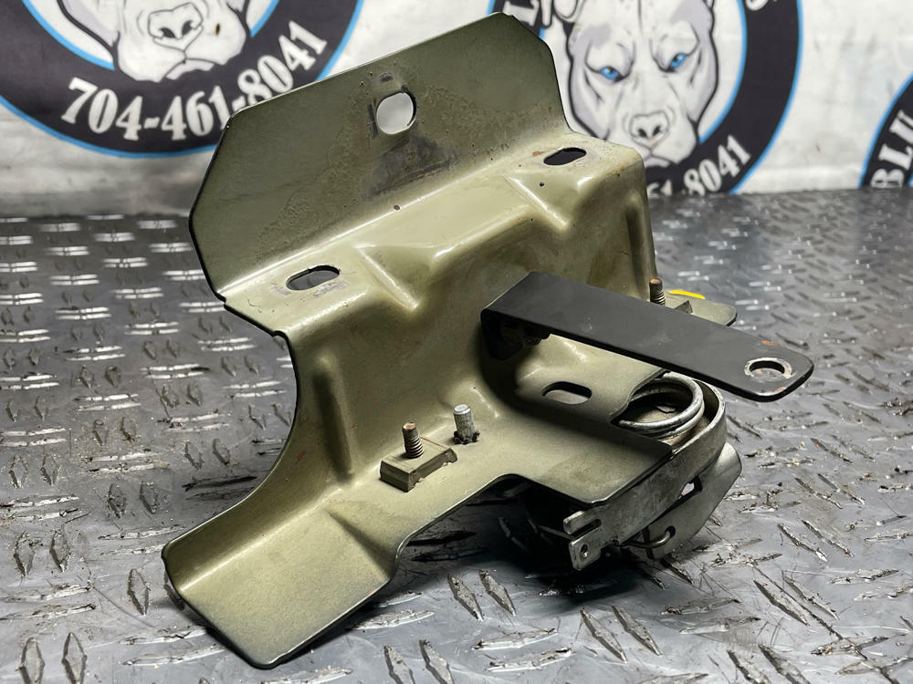 1999-04 Ford Mustang GT/Bullitt Re-Man Hood Latch 271