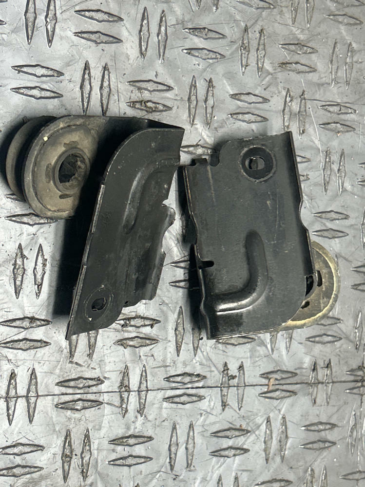 1999-04 Ford Mustang GT/Bullitt Upper Radiator Brackets Pair 271