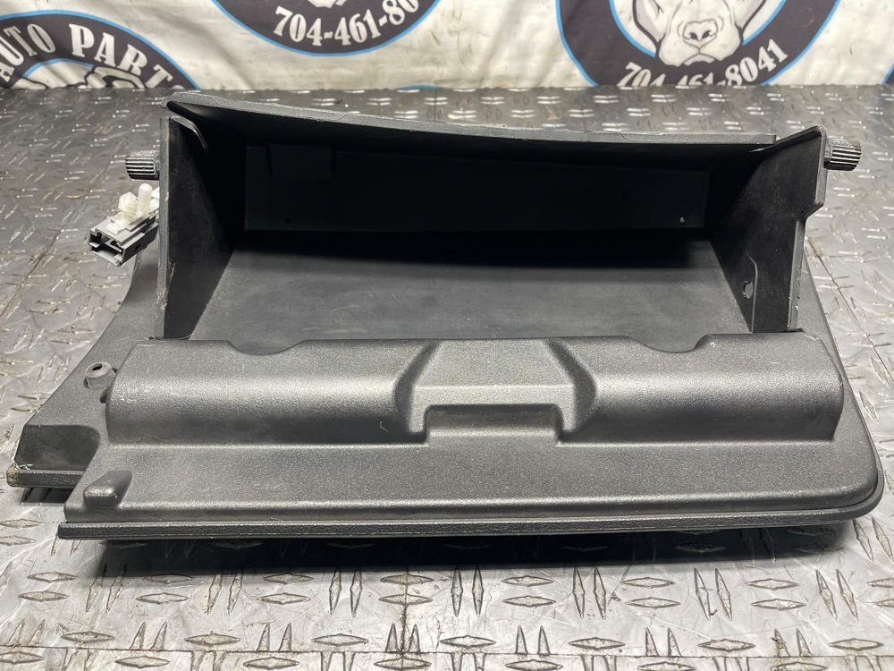 2018-23 Ford Mustang GT Glovebox & Trim (KR3B-63060T10-BD3ZHE) 279