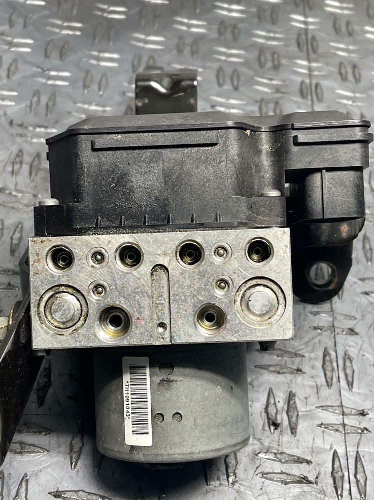 2013-14 Ford Mustang GT ABS Module 281