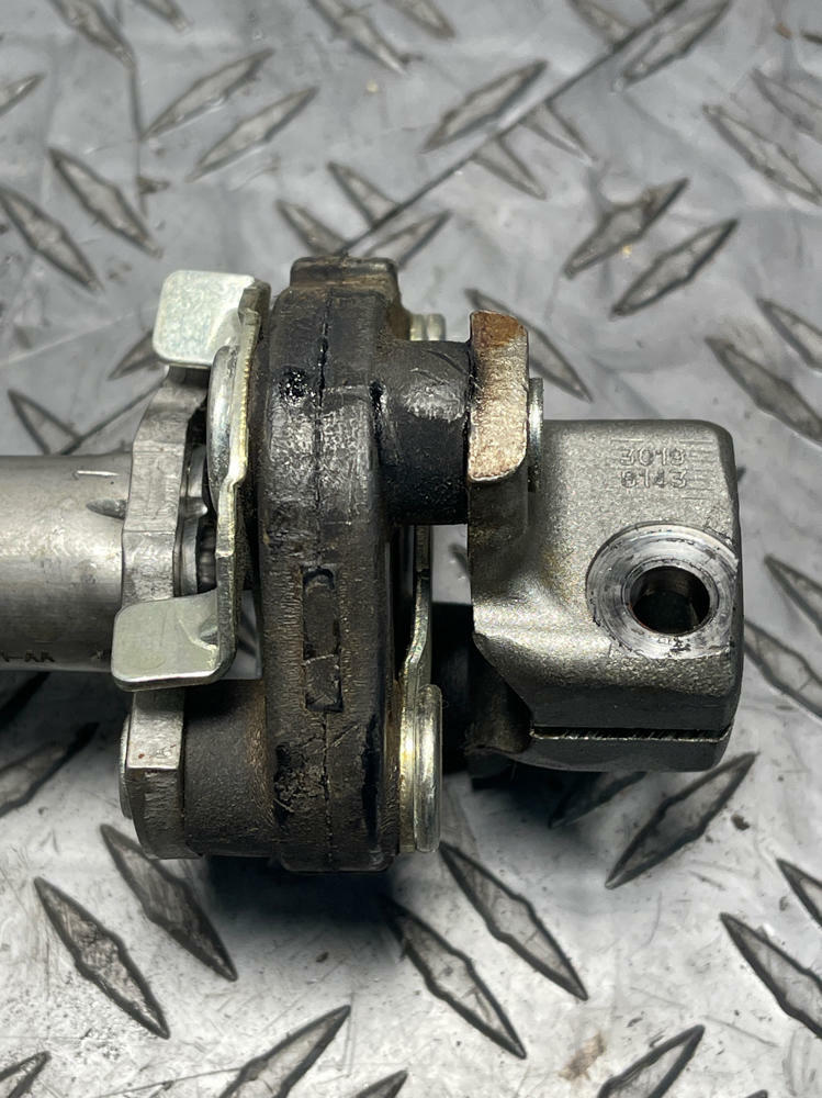 2011-14 Ford Mustang GT OEM Steering Shaft- MISSING DONUT 281
