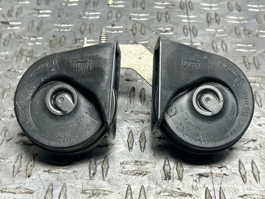 1999-04 Ford Mustang OEM Exterior Horns Set 281