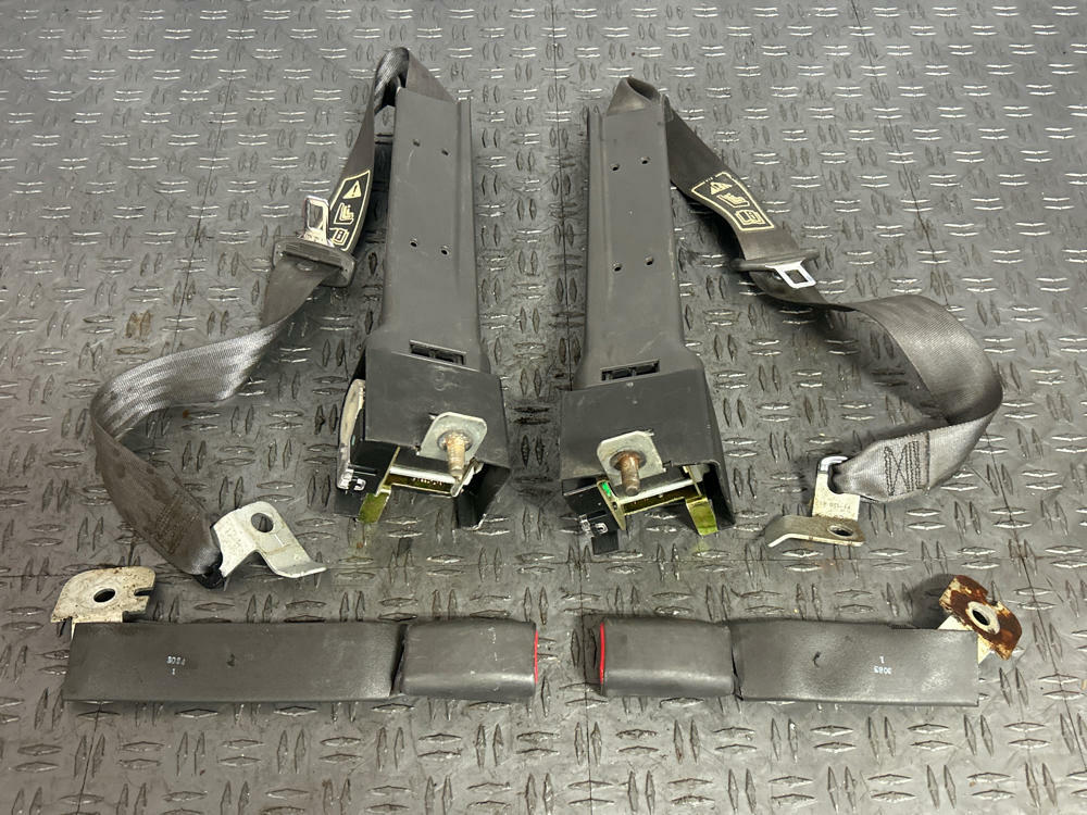 2003-04 Ford Mustang SVT Cobra Rear Seat Belt Pair LH/RH- for VERT 283