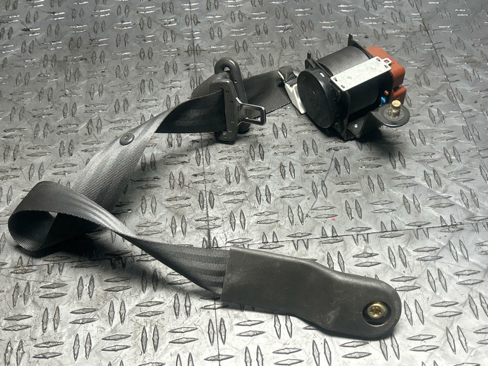 1999-04 Ford Mustang Dark Charcoal Front Left Seat Belt Assembly 284
