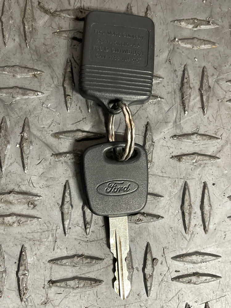 1999-04 Ford Mustang Ignition w/ Key 284