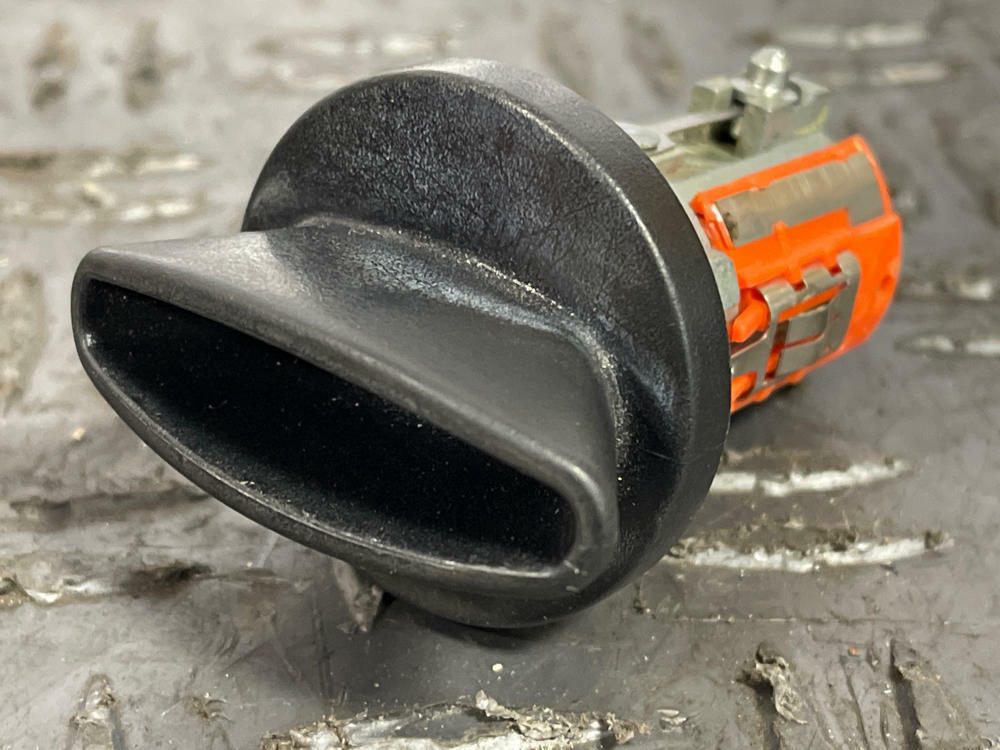 1999-04 Ford Mustang Ignition w/ Key 284