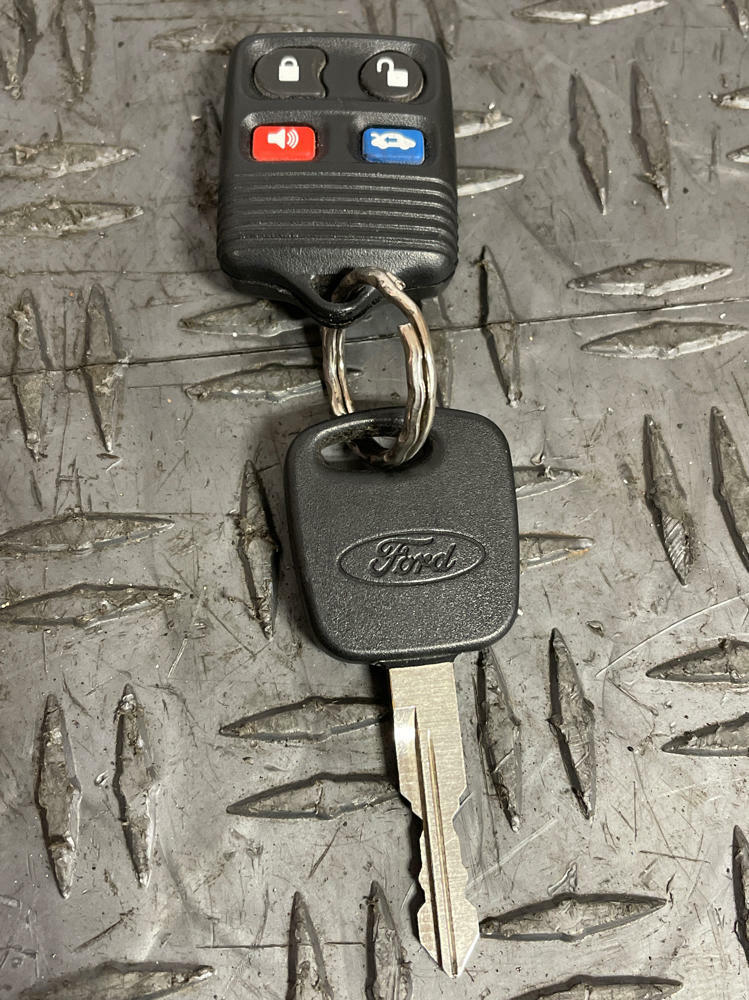 1999-04 Ford Mustang Ignition w/ Key 284