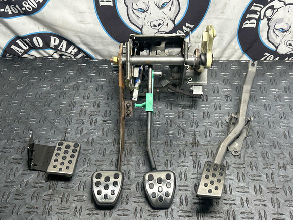 2003-04 Ford Mustang Mach One Pedal Assembly Clutch Brake Gas 284