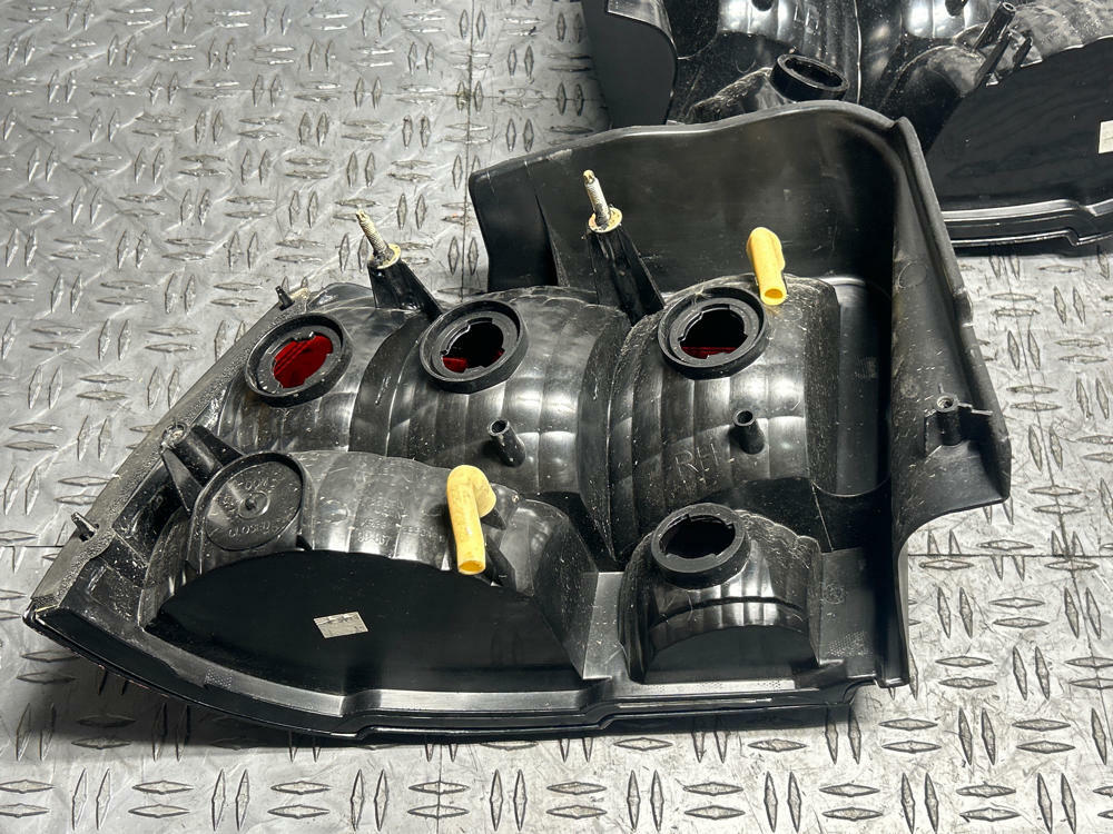1999-04 Ford Mustang OEM Tail Light Pair 285